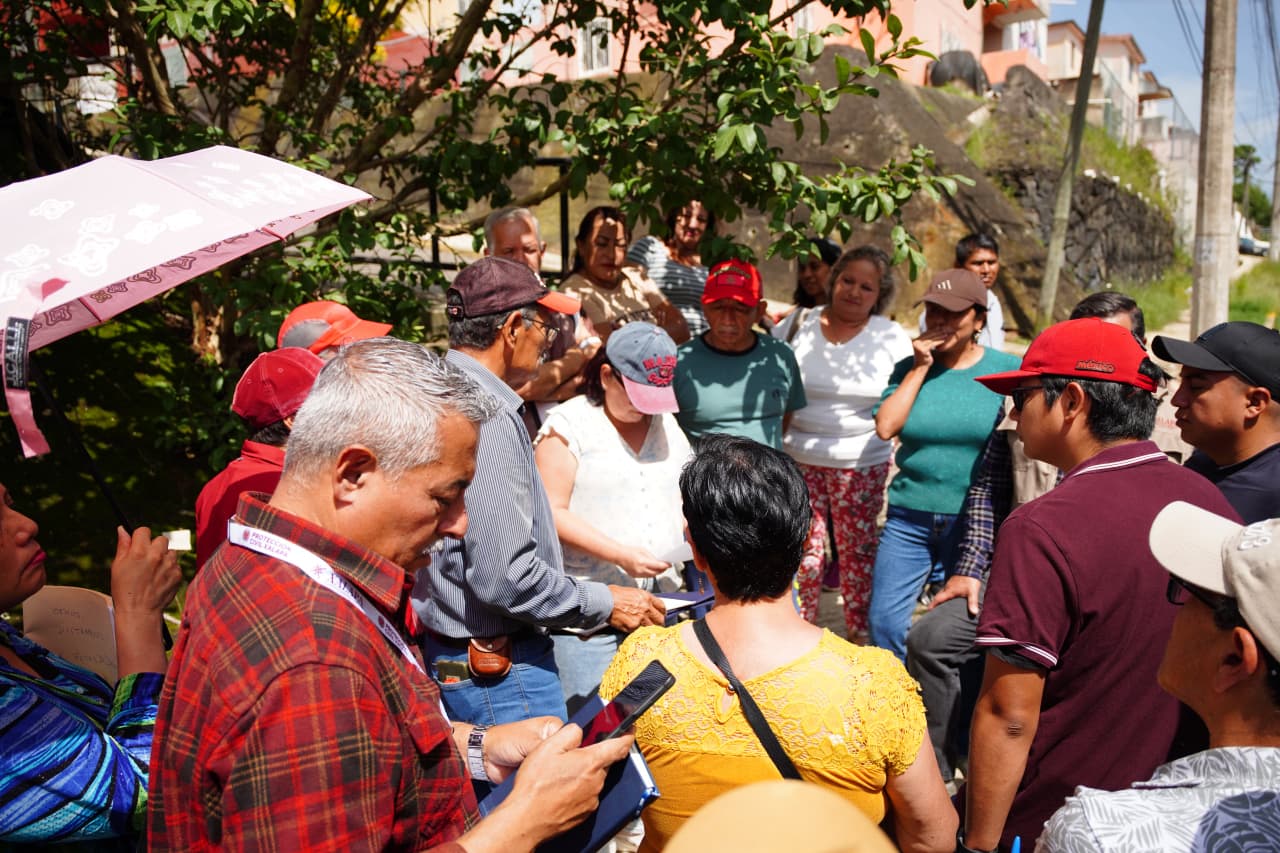 Daniela Griego recorre Nuevo Xalapa para atender necesidades vecinales