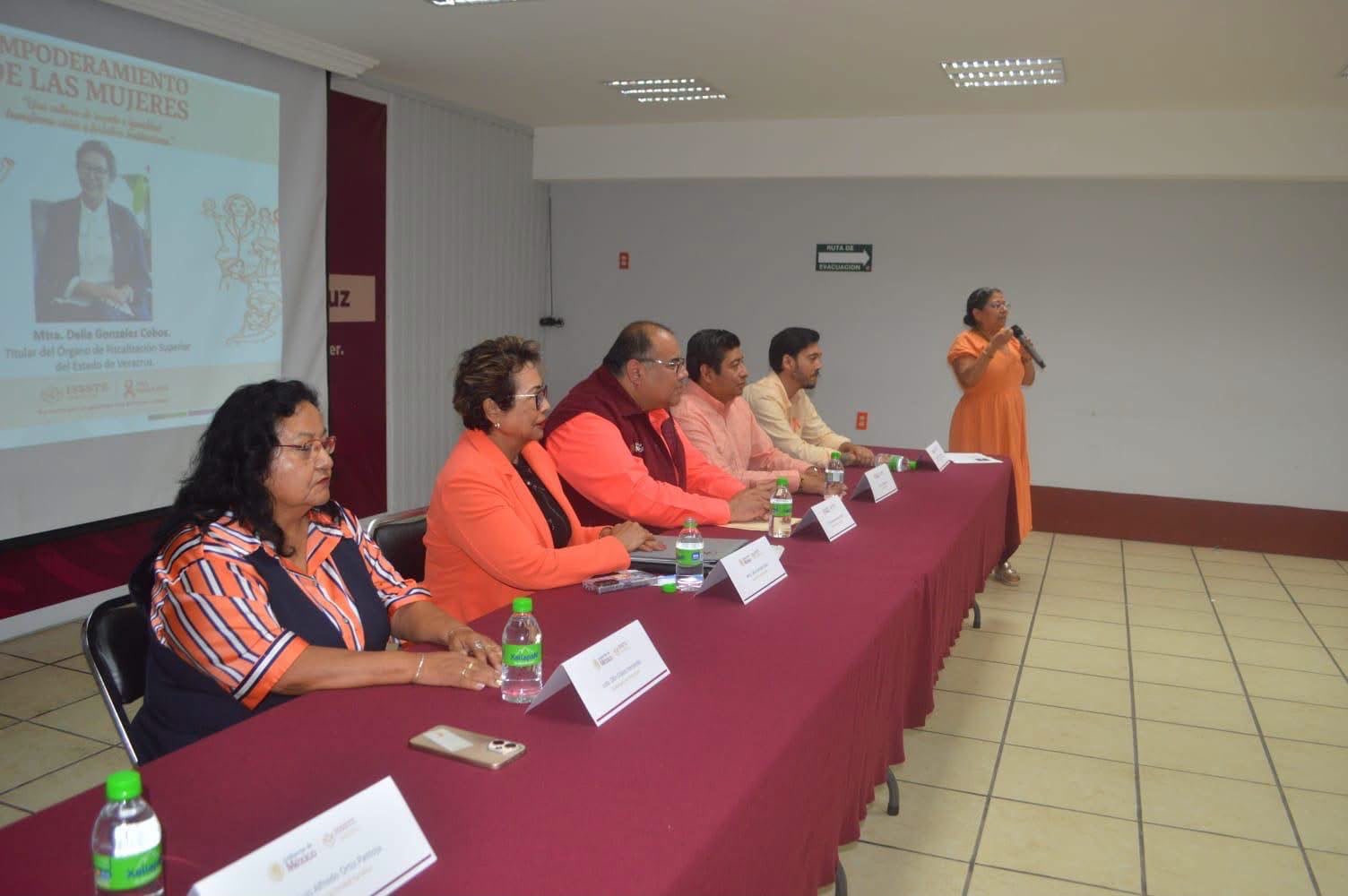 ISSSTE Veracruz conmemora Día Naranja con conferencia sobre empoderamiento femenino