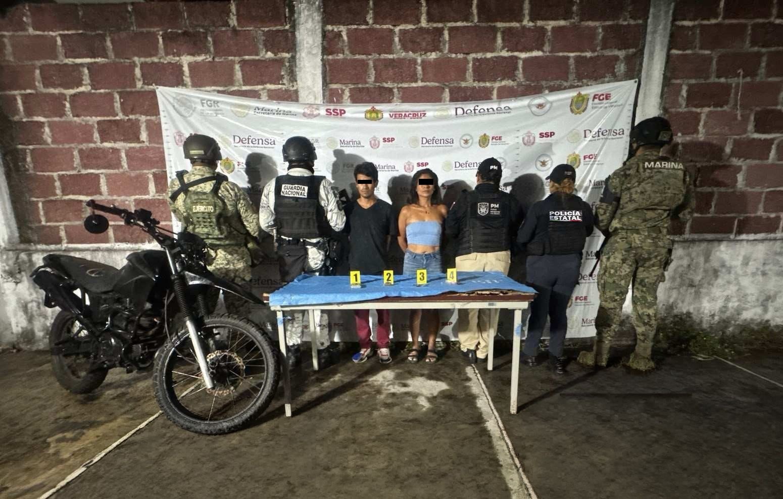 Autoridades aseguran más de 2 mil litros de hidrocarburo en Veracruz