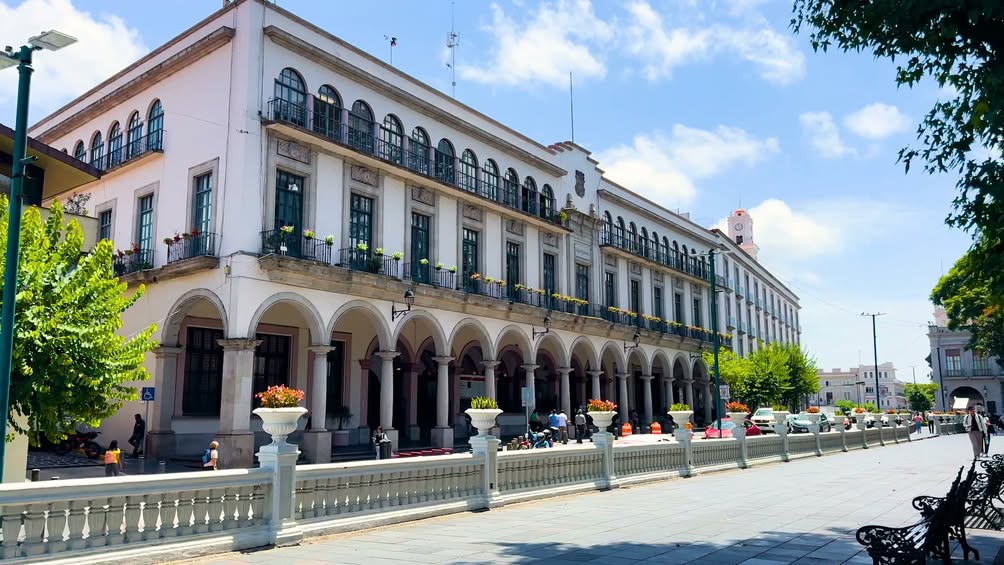 Autoridades municipales atienden a xalapeños en Día del Pueblo