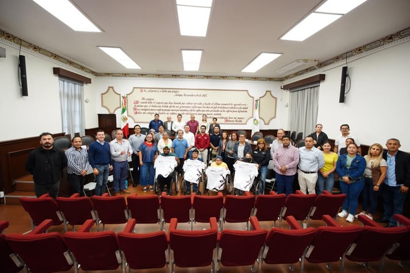 Jornada del Día del Pueblo atiende a 80 ciudadanos en Xalapa