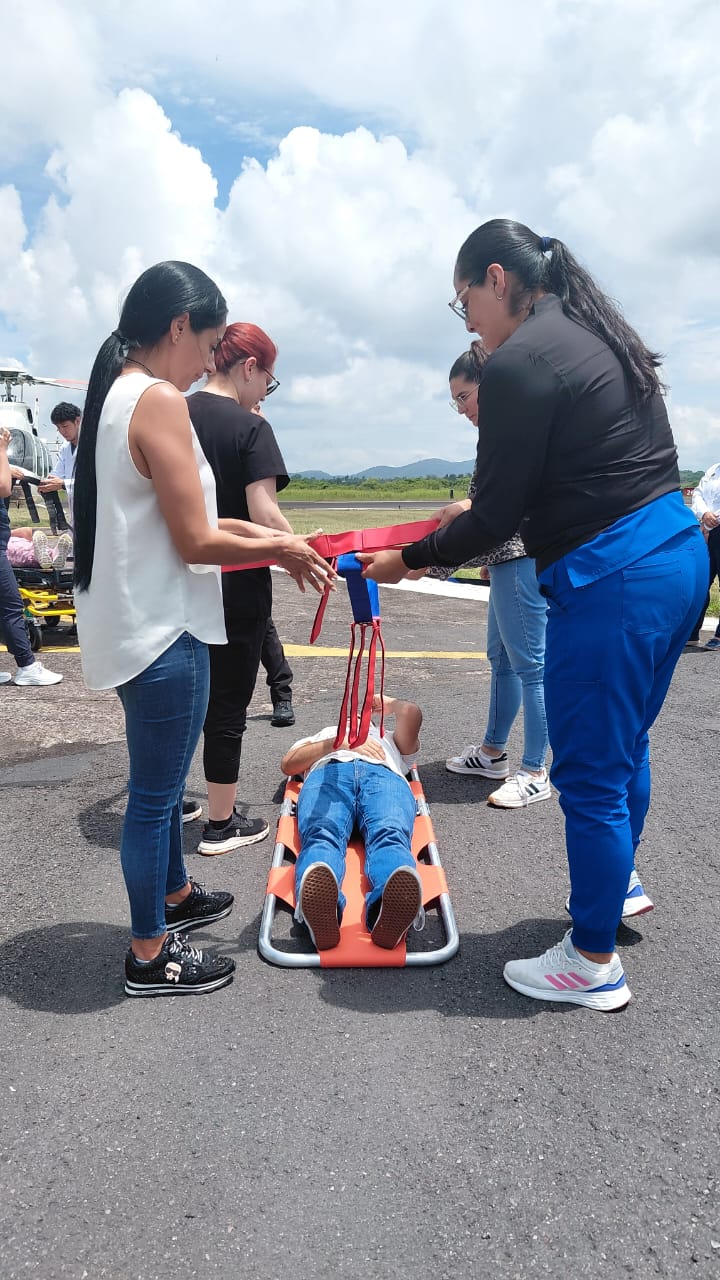 Secretarías capacitan a personal estatal en evacuación aeromédica