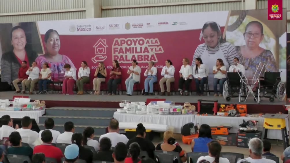 Entregan programas Apoyo a la Familia y Apoyo a la Palabra en Veracruz
