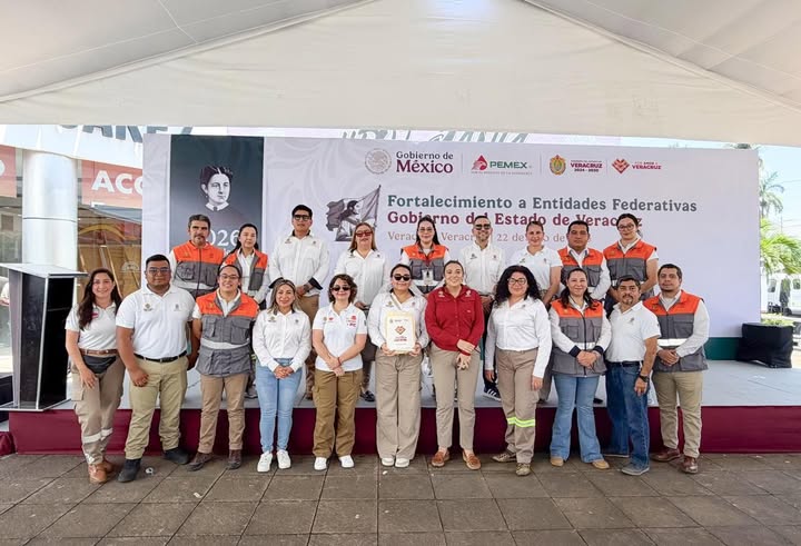 Gobierno federal y estatal entregan equipamiento a Protección Civil de Veracruz