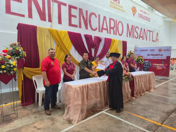 Entregan certificados a reclusos por estudios en Veracruz