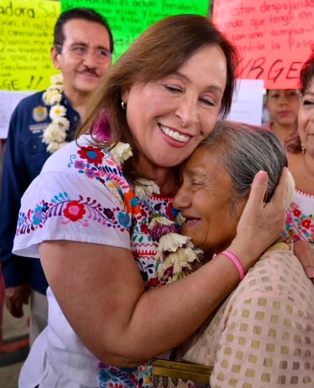Rocío Nahle entrega apoyos al campo en Papantla: semillas y equipamiento