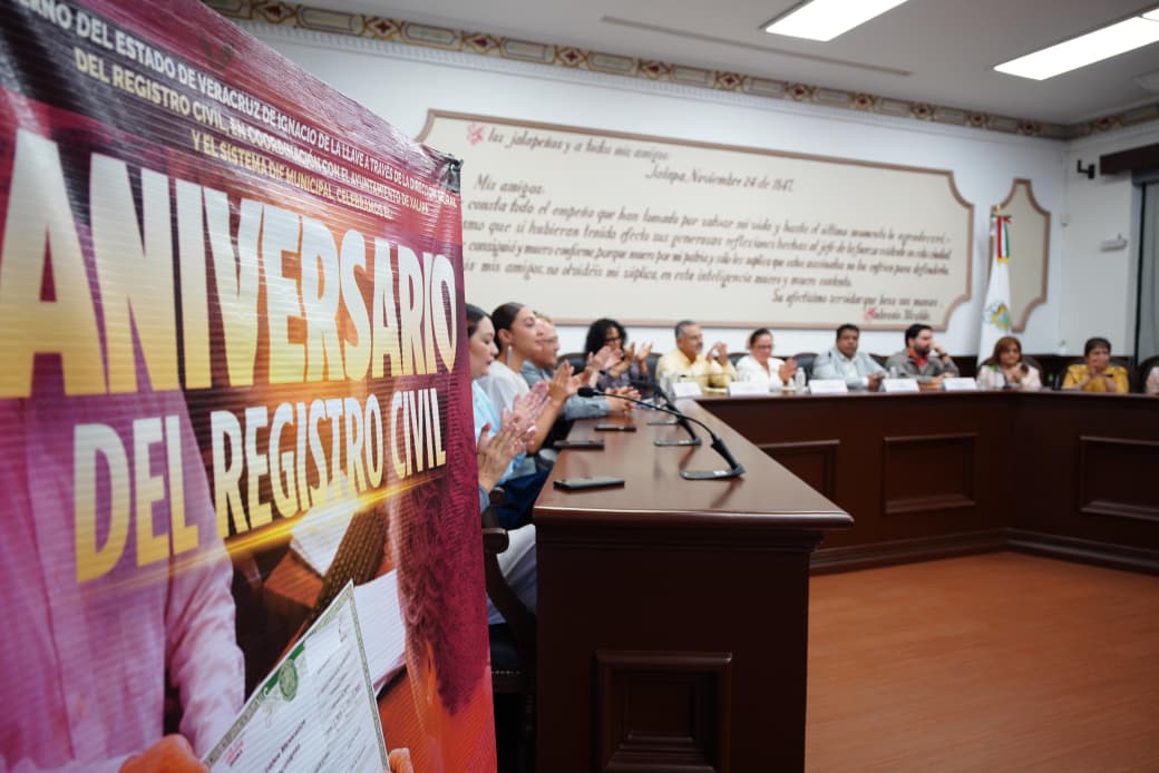 Ayuntamiento conmemora 167 aniversario del Registro Civil con entrega de actas