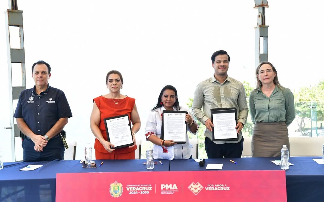Firman convenio por bienestar animal en Veracruz
