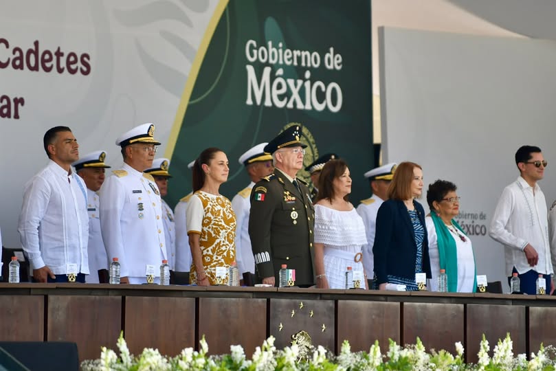 Fiscal General asiste a graduación de cadetes en Antón Lizardo