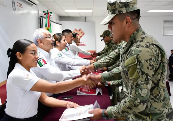 122 elementos se gradúan en el CEISVer de Veracruz