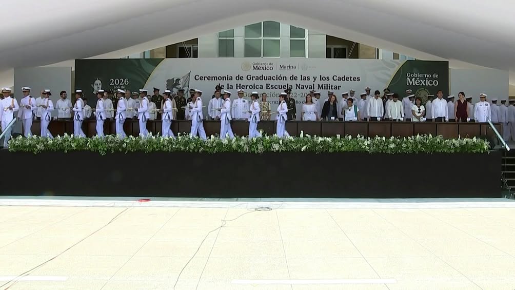 Graduación de cadetes de la Heroica Escuela Naval Militar en Antón Lizardo