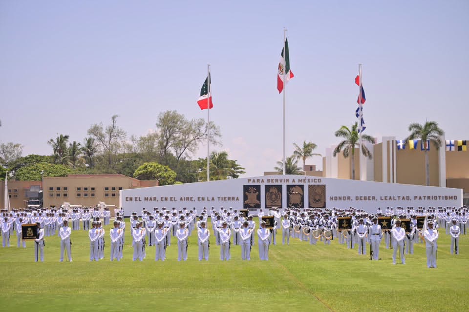 Rocío Nahle acompaña a Sheinbaum en graduación de cadetes navales
