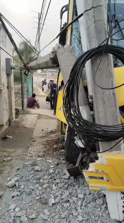Autobús del transporte público choca en Arco Sur; varios heridos