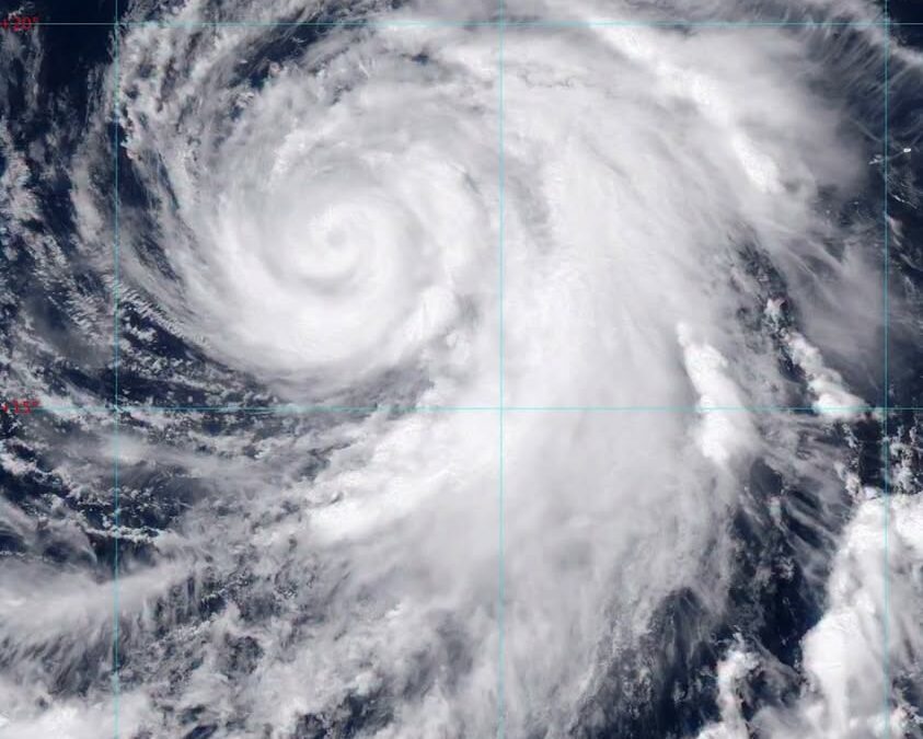 Huracán Fausto categoría 1 captado por satélite GOES-19