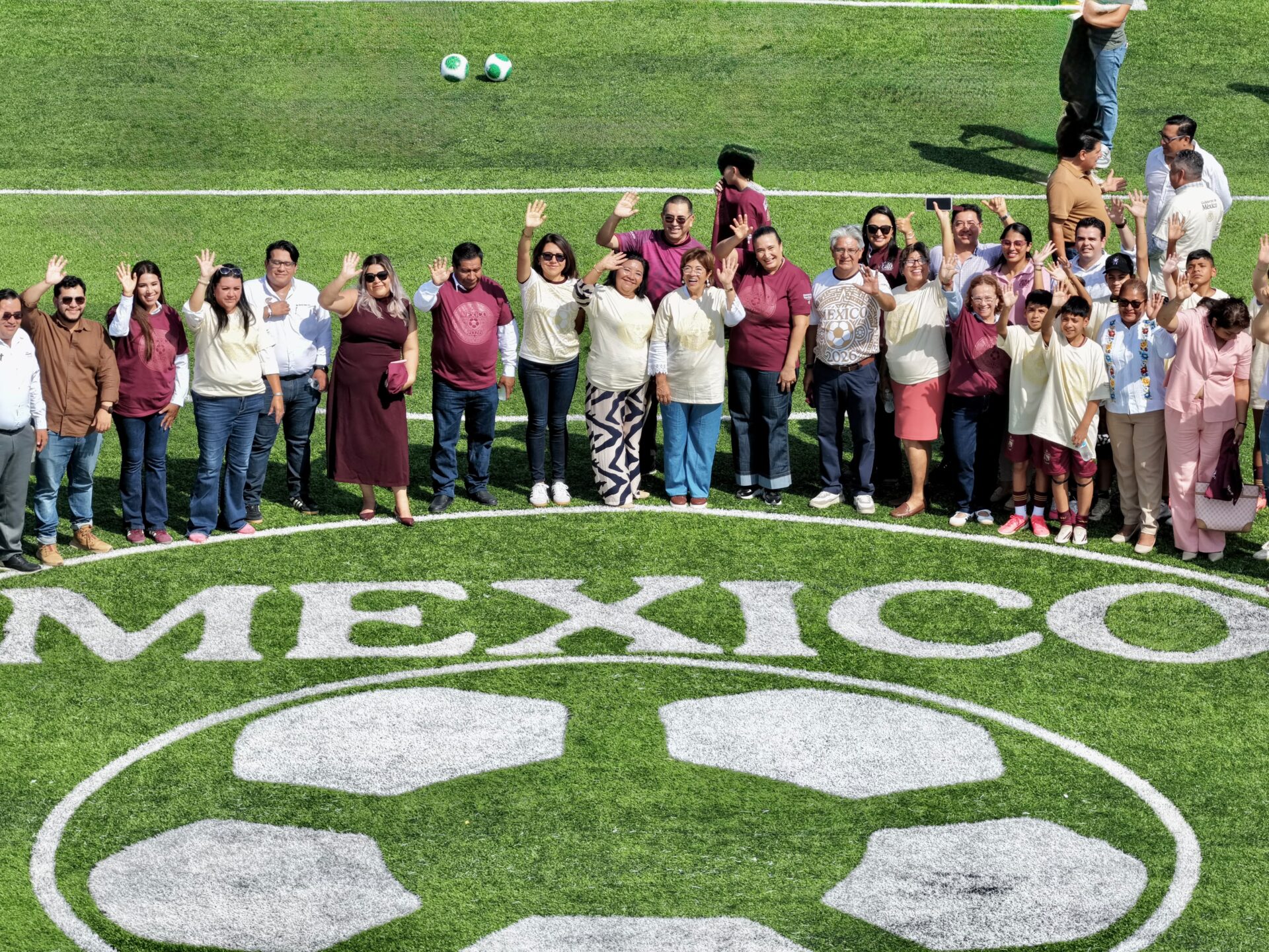 Alcaldesa Rosa María Hernández Espejo inaugura cancha de fútbol 7 del programa Mundial Social 2026 en Veracruz