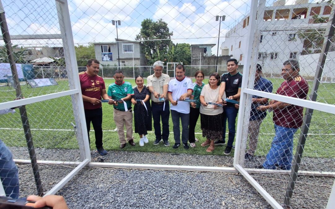 Pepe Arenas inaugura cancha de futbol 5 en Alamo