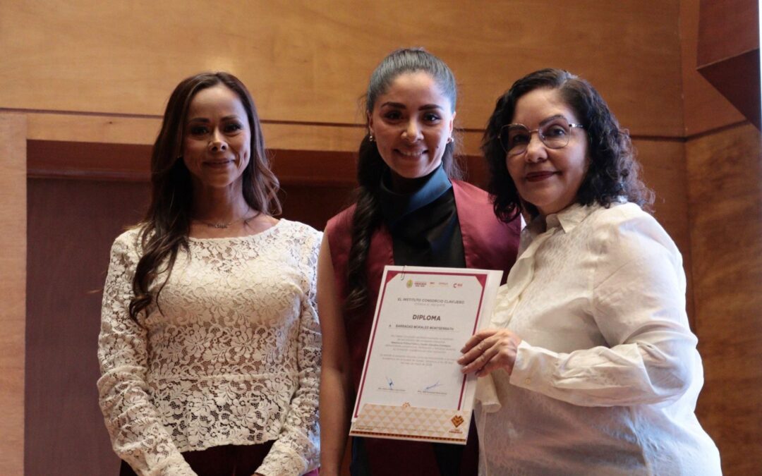 Instituto Consorcio Clavijero gradúa a 106 estudiantes en acto protocolario