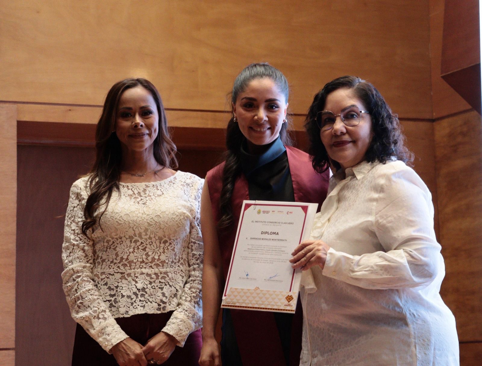 Ceremonia de firma de Actas de Recepción Profesional del Instituto Consorcio Clavijero con 106 egresados