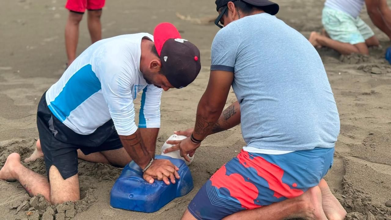 Protección Civil capacita a guardavidas en prevención acuática