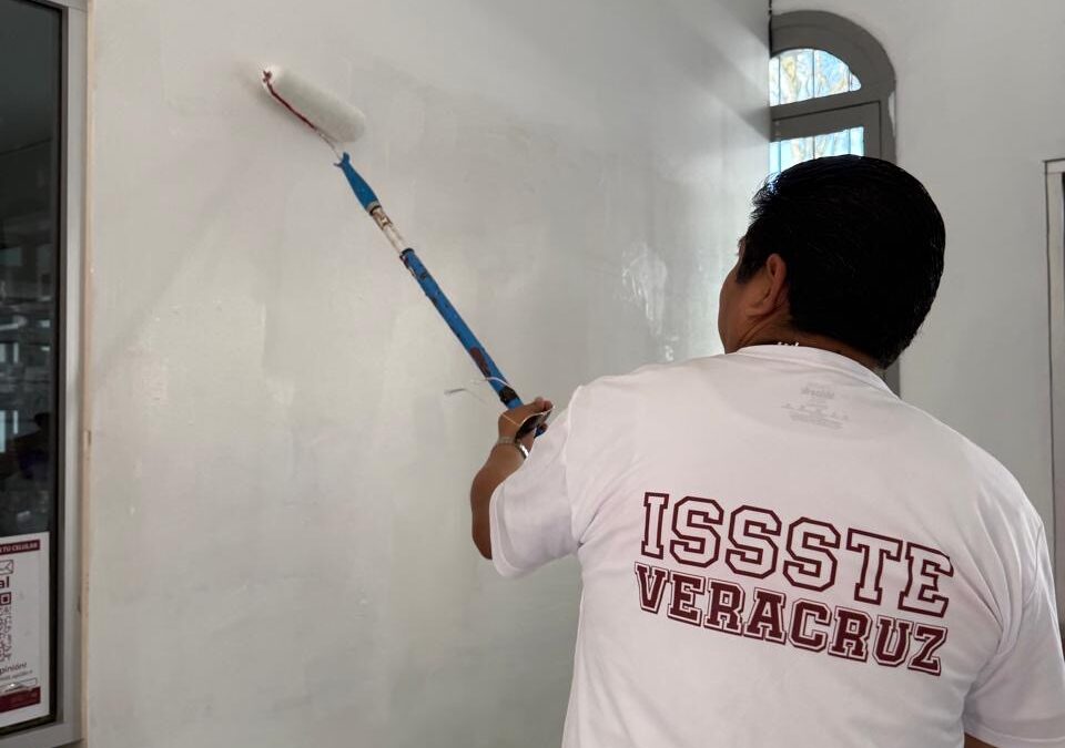 ISSSTE e IMJUVE realizan tequio en clínica de Xalapa