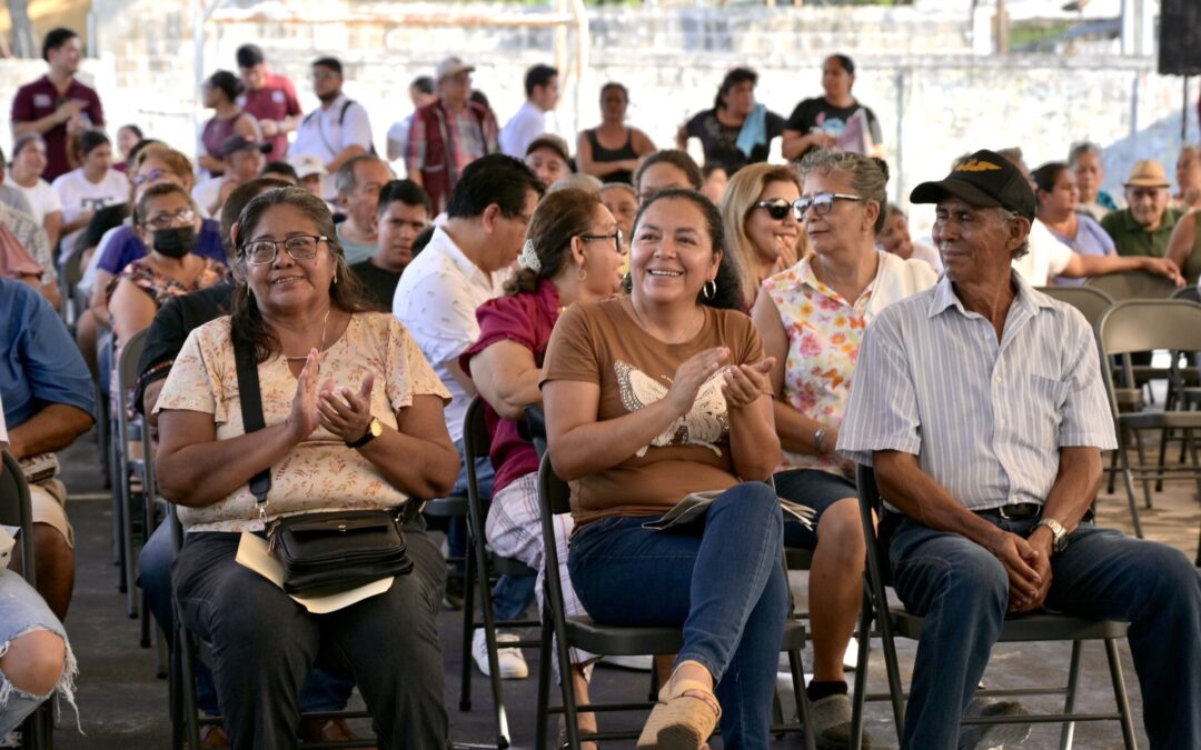 Alcaldesa de Veracruz lleva servicios a colonias con Jueves en tu Colonia