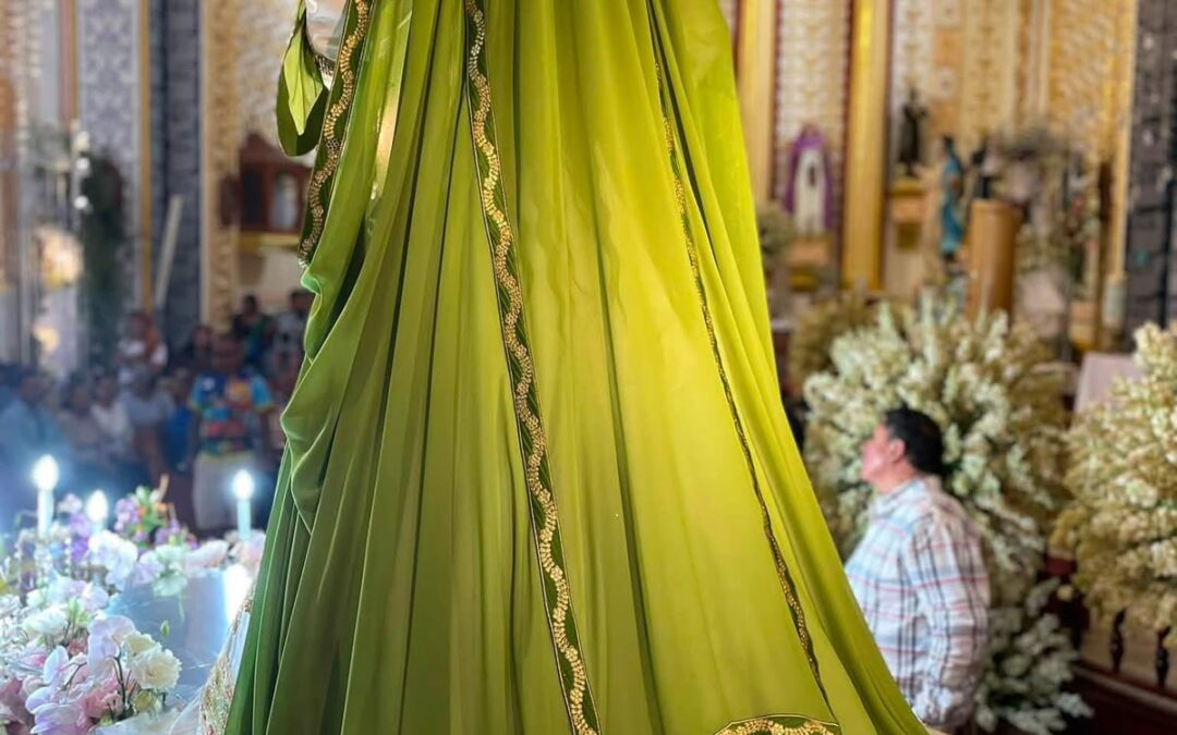 Museo en Xico resguarda mil 200 vestidos de Santa María Magdalena
