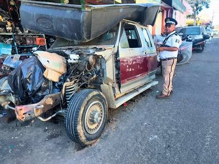 Notifican vehículos abandonados en Xalapa durante Operativo Maceta