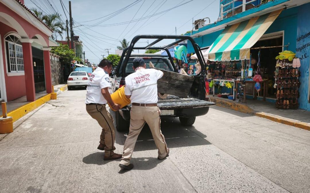 Operativo de retiro de objetos en vía pública en Tecolutla