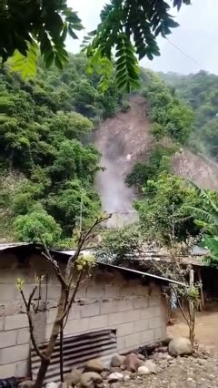 Deslizamiento de cerro en Atempa genera pánico en Ilamatlán