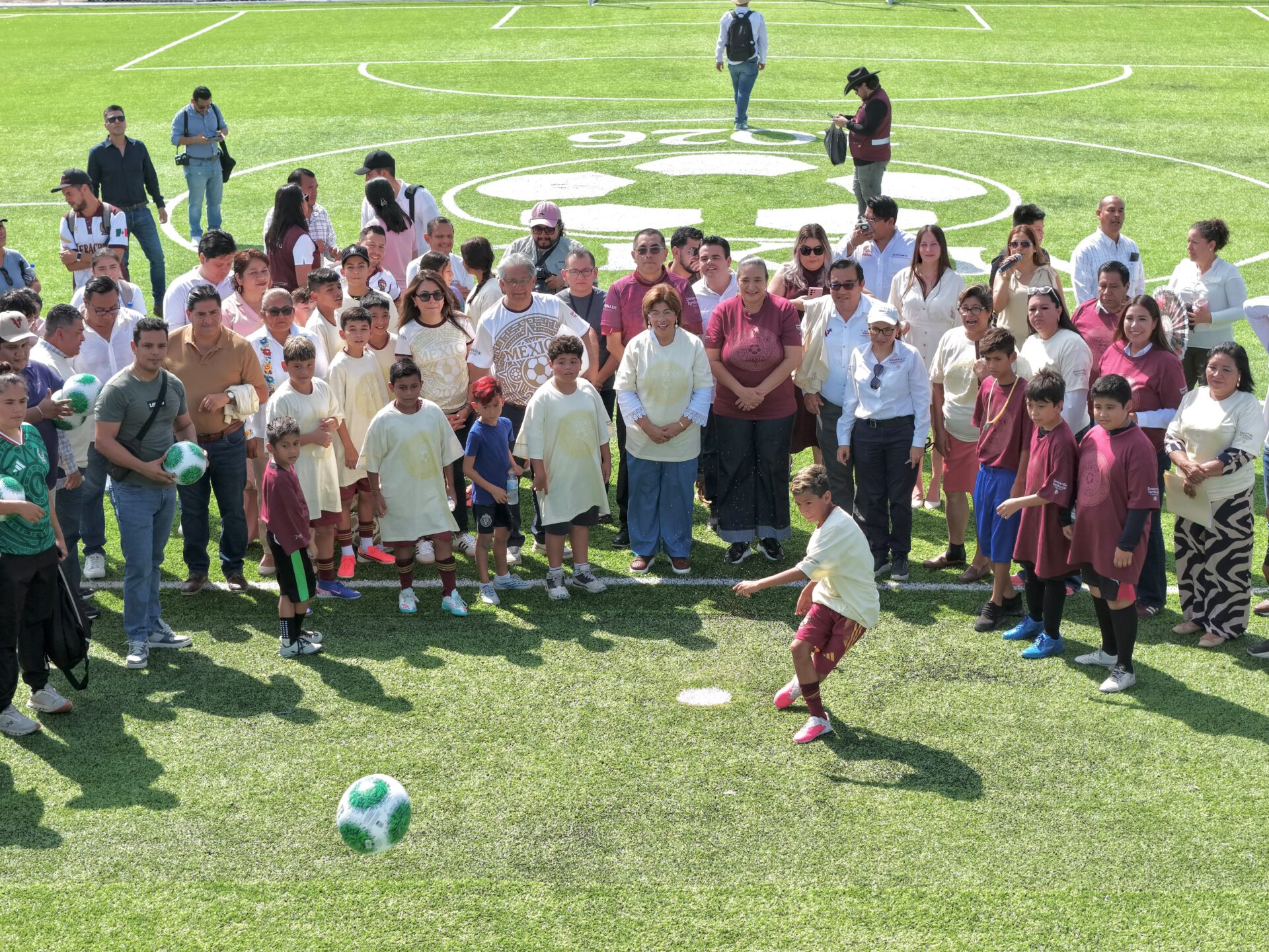 Alcaldesa de Veracruz inaugura cancha de fútbol 7 del programa Mundial Social 2026
