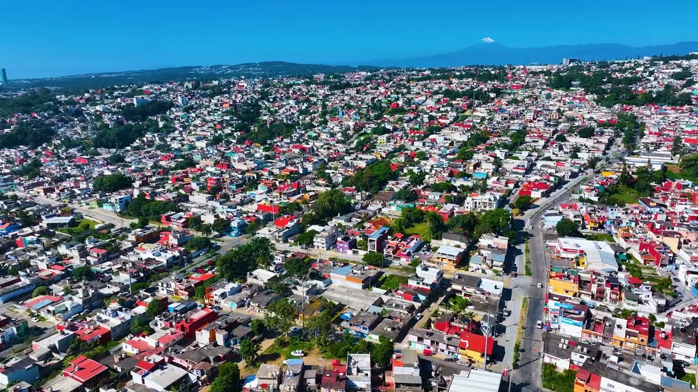 Ayuntamiento de Xalapa entrega pavimentación en calle Cárpatos