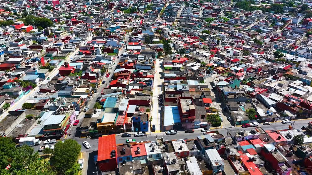 Ayuntamiento de Xalapa entrega pavimentación en Las Brisas