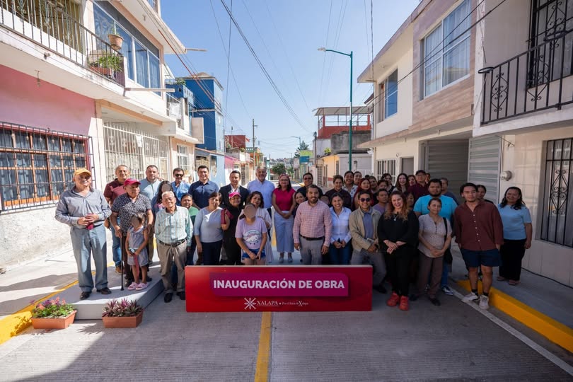 Xalapa inaugura pavimentación en Las Brisas tras 30 años