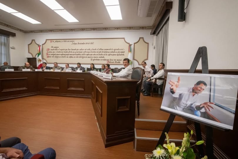Ayuntamiento de Xalapa entrega reconocimiento póstumo al músico Rafael Campos