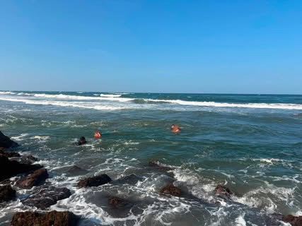 Rescatan a dos menores en playa Chachalacas