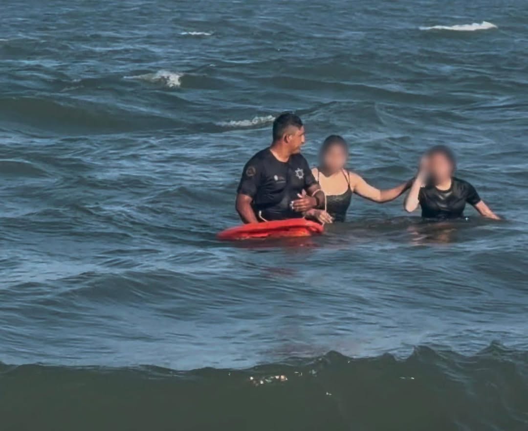 rescate-turista-playa-chachalacas-verano-2026 Rescate de turista en playa Chachalacas durante Operativo Vacaciones Seguras