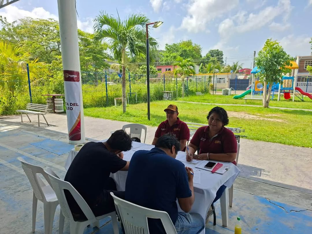 Módulo informativo de SSP Veracruz en el Encuentro Comunidad Segura en Tuxpan