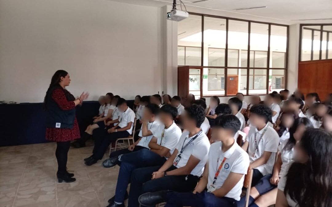 SSP Veracruz imparte plática sobre violencia de género en Xalapa