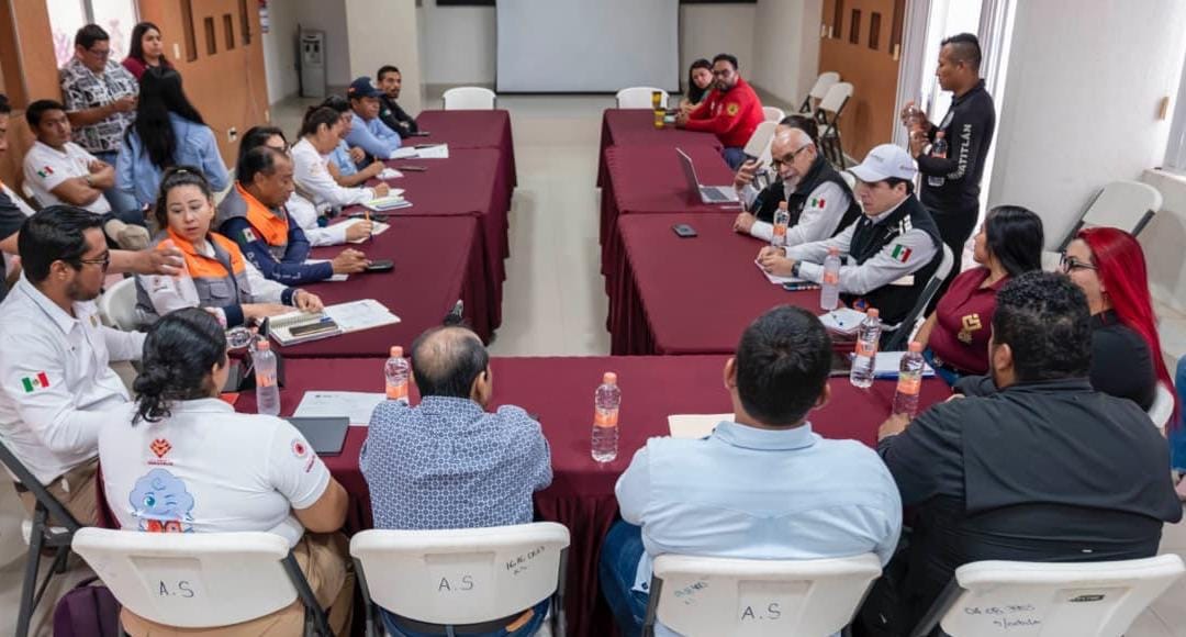 Supervisan Estado y Federación refugios temporales en el sur de Veracruz