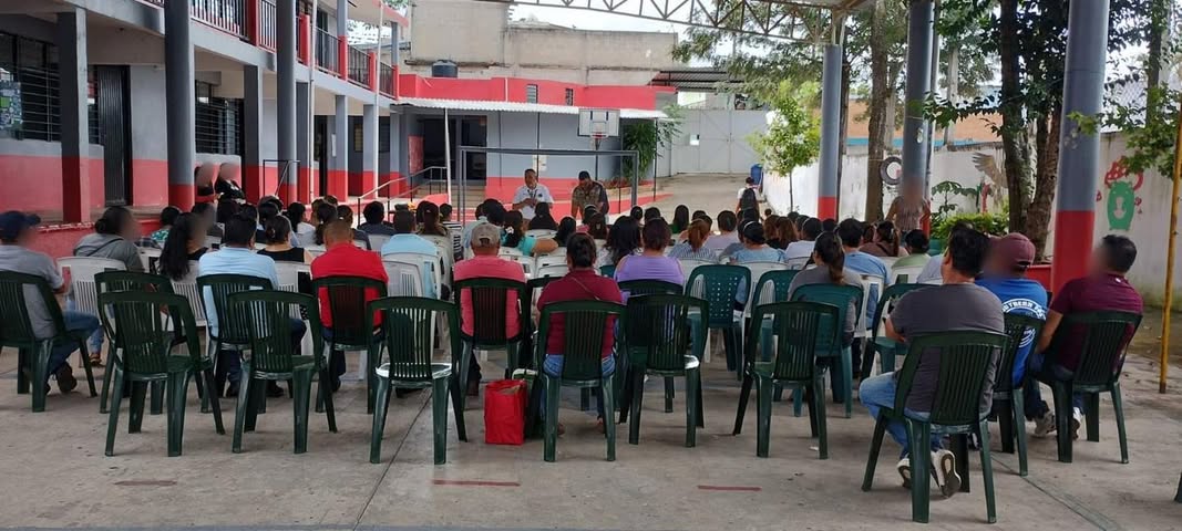 Llevan taller Protege, Comprende y Conecta a padres de Tlaltetela