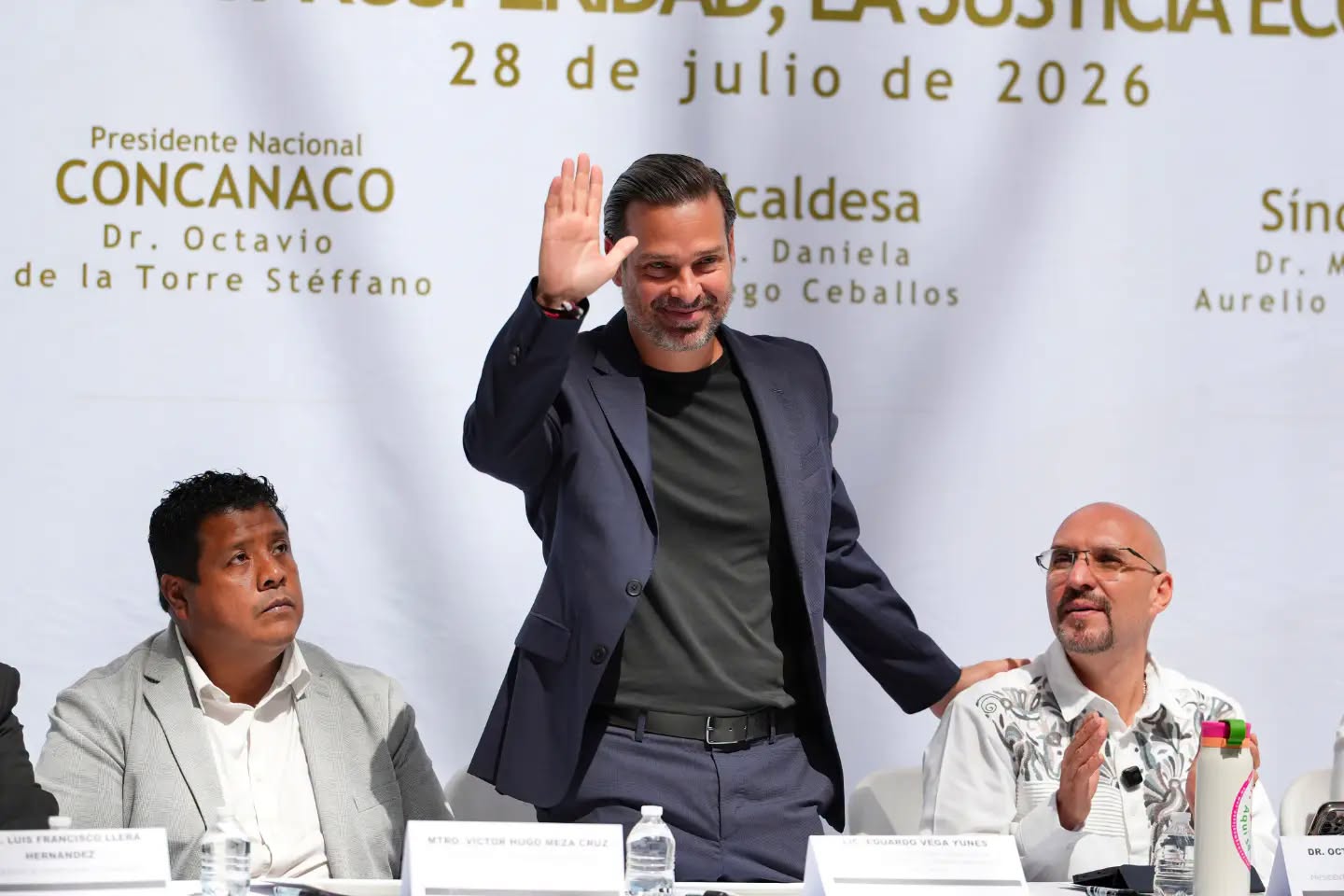 Eduardo Tato Vega subsecretario de Desarrollo Económico en firma del Pacto por la Prosperidad en Xalapa