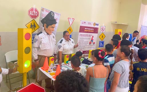 Tránsito de Veracruz participa en museo móvil sobre seguridad vial en Alvarado