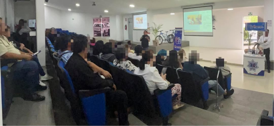 Capacita UECS a comerciantes de Orizaba contra extorsión y engaño telefónico