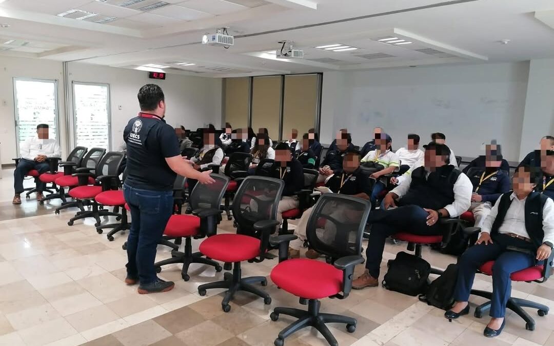 UECS imparte plática preventiva contra extorsión a personal pecuario en Córdoba
