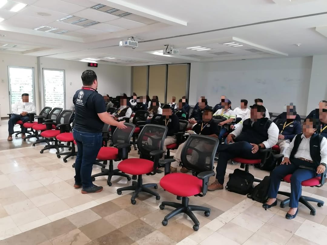 Plática preventiva contra extorsión de la UECS en Córdoba