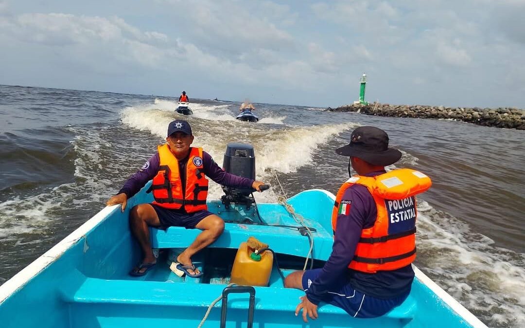 Unidad Fluvial de SSP remolca vehículo acuático en Boca del Río