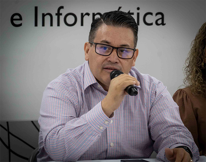 UV inicia seminario de ingeniería de software para fortalecer investigación