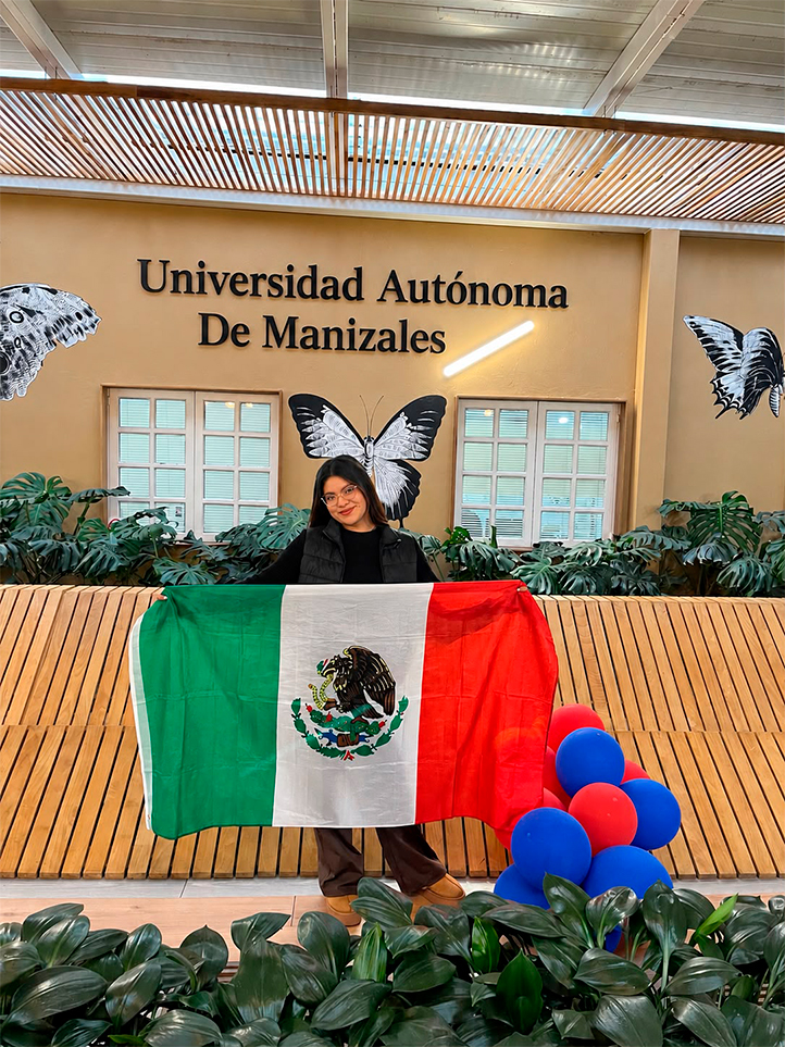 anette-nava-movilidad-colombia-uv Anette Nava Basilio, estudiante de Odontología de la UV, durante su movilidad en Manizales, Colombia
