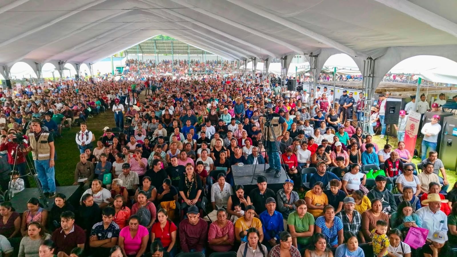 Gobernadora Rocío Nahle entrega 6 mil 468 apoyos en 10 municipios