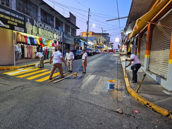 balizamiento-acayucan-seguridad-vial Trabajos de balizamiento en el primer cuadro de Acayucan
